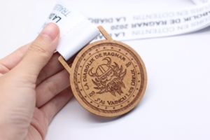 médaille en bois personnalisée