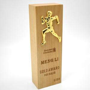 trophée bois personnalisé